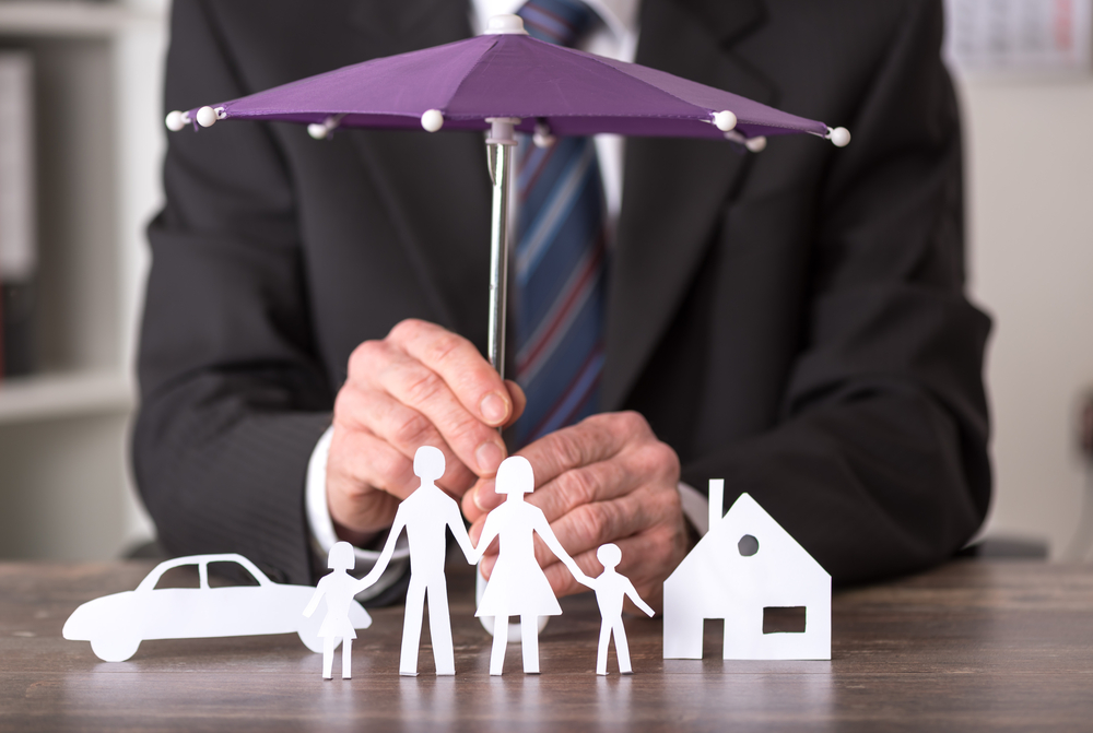 famille, voiture et maison protégées par une assurance