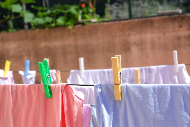 linge lavé avec de la lessive Dash en train de sécher