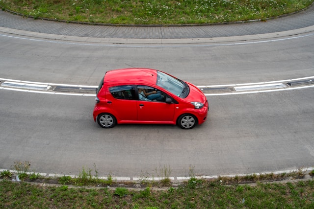 voiture rouge protégée par le dispositif Eurodatacar