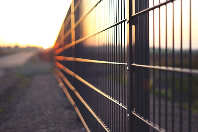 gros plan d'une clôture en aluminium installée par Préfalu