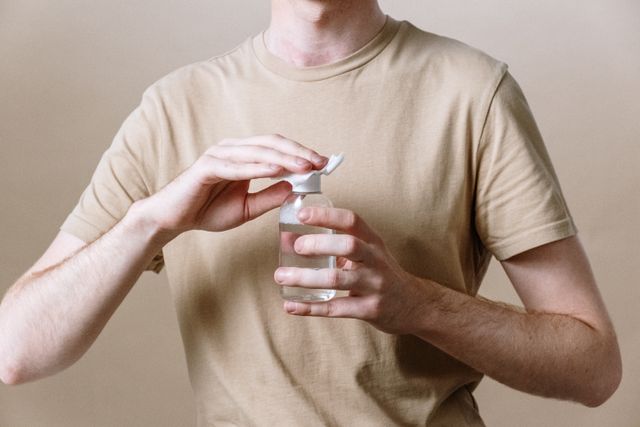 homme utilisant un produit Respire