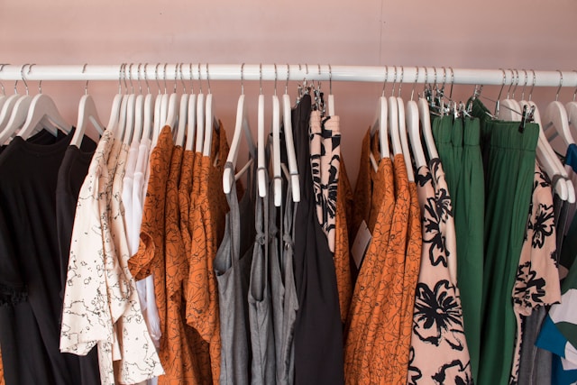 rayon de vêtements dans un magasin Stradivarius